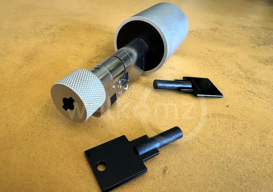 Serrure connectée Netatmo avec ses 2 clés